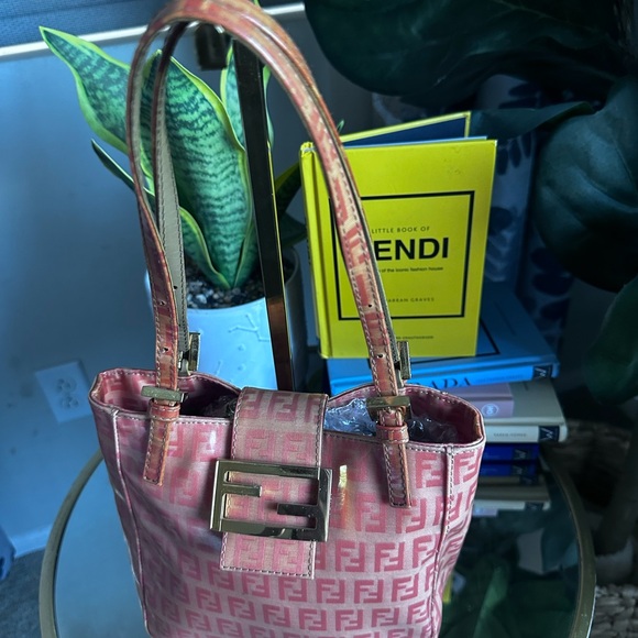 Fendi Zucchino Pink Shoulder Bag - Picture 4 of 10